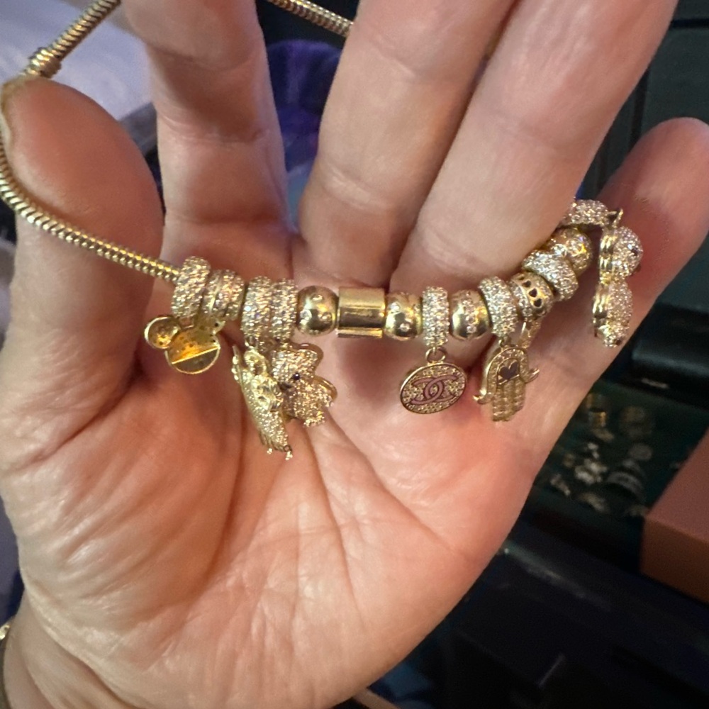Hi this weighs 21 beautiful pandora bracelet size 7 1/2 all 14k